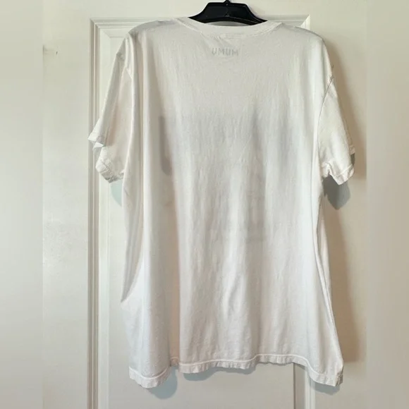 Show me your MuMu White Graphic Tee with Blue Print - Picture 6 of 9